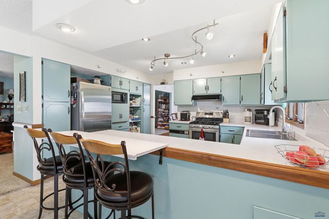 3830 CANYON LAKE DR, Rapid City, SD 57702