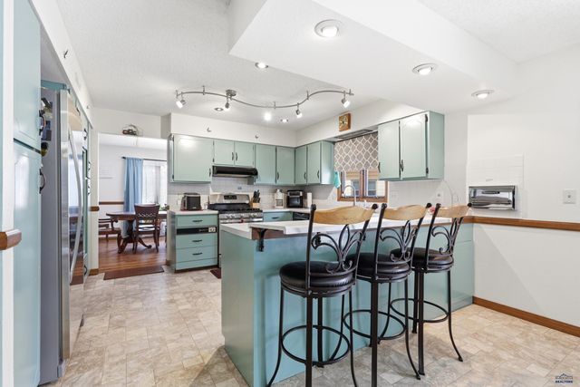 3830 CANYON LAKE DR, Rapid City, SD 57702