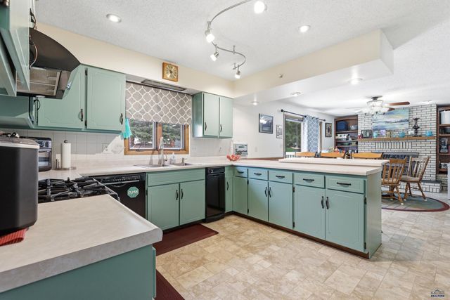 3830 CANYON LAKE DR, Rapid City, SD 57702