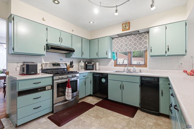 3830 CANYON LAKE DR, Rapid City, SD 57702