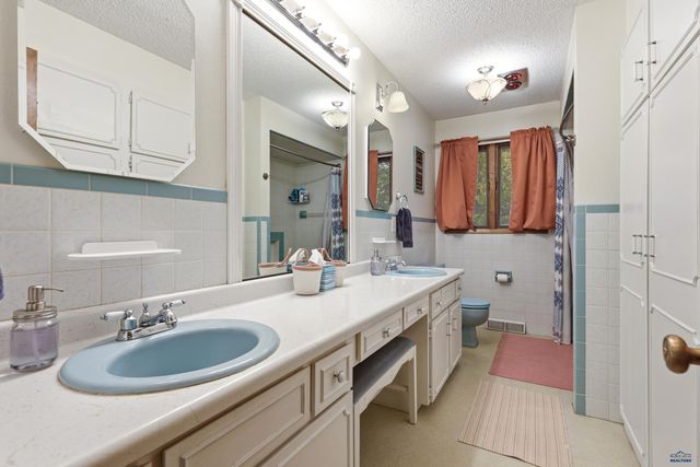 3830 CANYON LAKE DR, Rapid City, SD 57702