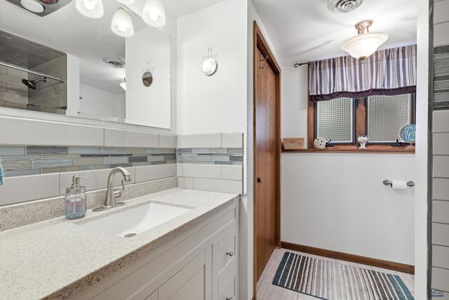3830 CANYON LAKE DR, Rapid City, SD 57702