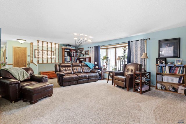 3830 CANYON LAKE DR, Rapid City, SD 57702