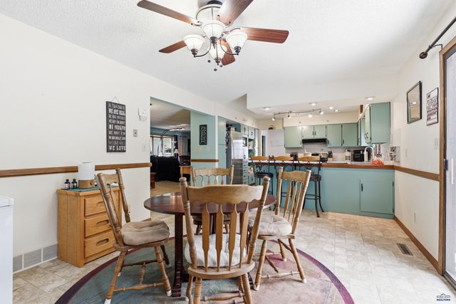 3830 CANYON LAKE DR, Rapid City, SD 57702