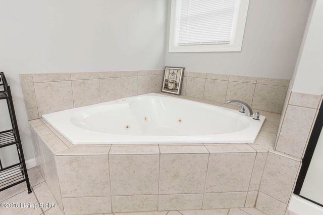 17411 Polo Run Ln, Louisville, KY 40245