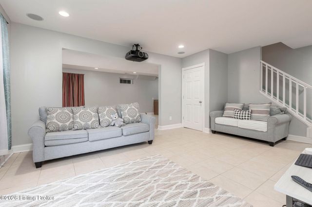 17411 Polo Run Ln, Louisville, KY 40245