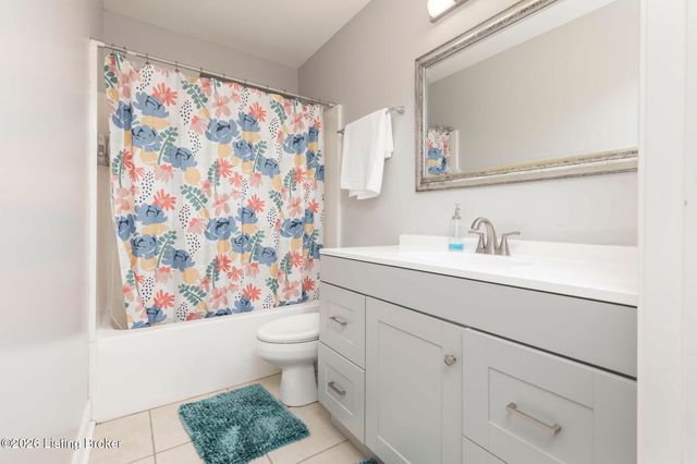 17411 Polo Run Ln, Louisville, KY 40245