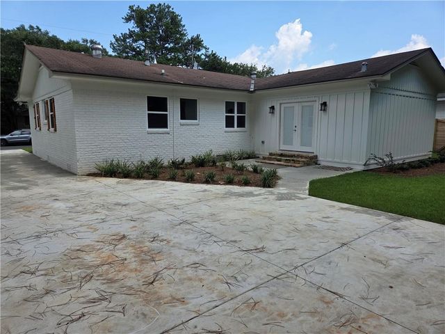 40 Lourando Drive W, Mobile, AL 36606