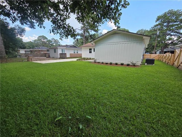 40 Lourando Drive W, Mobile, AL 36606