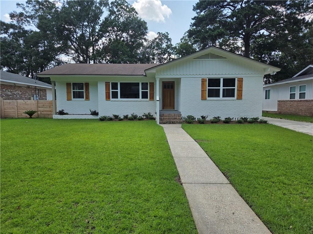 40 Lourando Drive W, Mobile, AL 36606