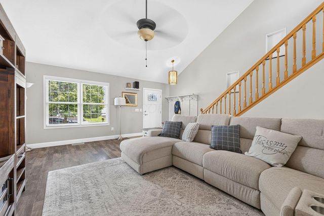 807 Holly Farms Drive, Blacklick, OH 43004