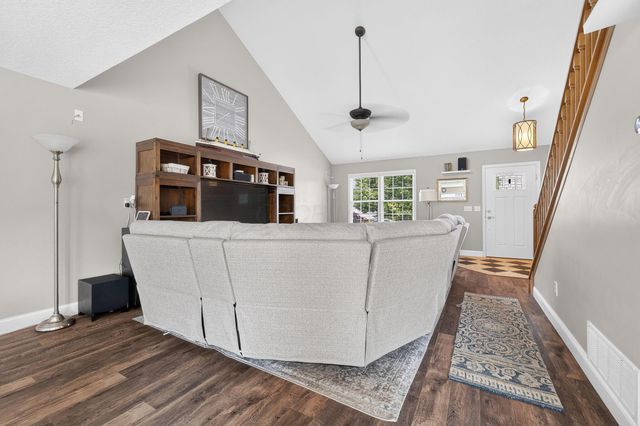 807 Holly Farms Drive, Blacklick, OH 43004