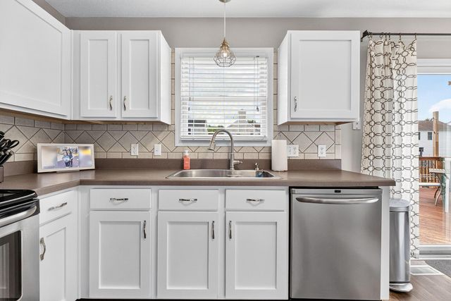 807 Holly Farms Drive, Blacklick, OH 43004