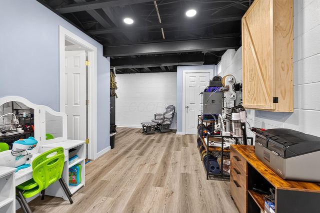 807 Holly Farms Drive, Blacklick, OH 43004