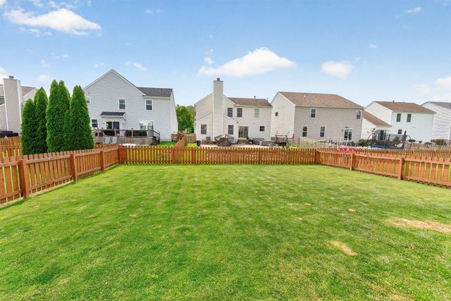 807 Holly Farms Drive, Blacklick, OH 43004