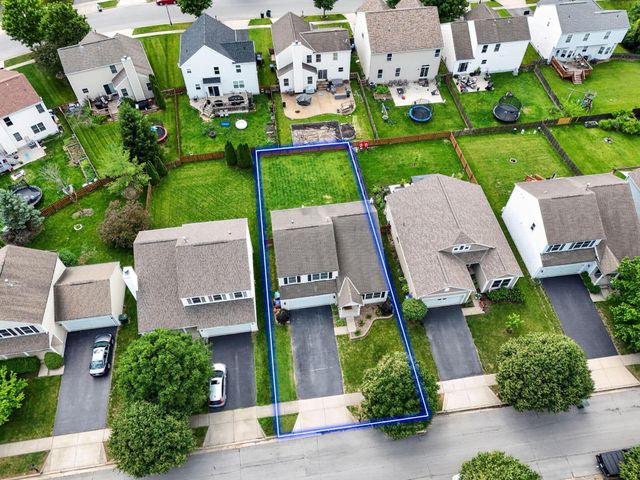 807 Holly Farms Drive, Blacklick, OH 43004