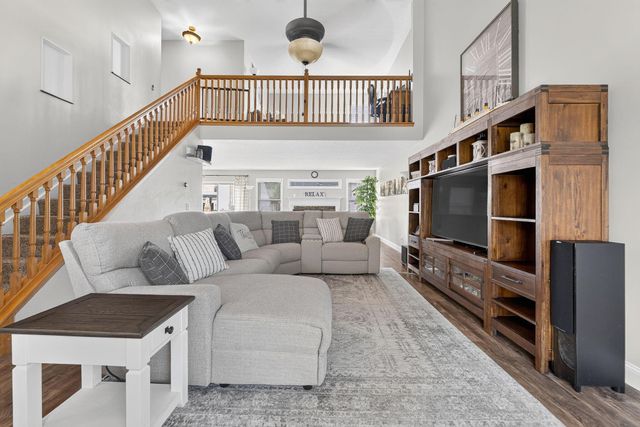 807 Holly Farms Drive, Blacklick, OH 43004