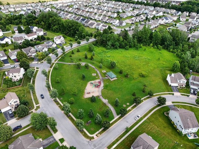 807 Holly Farms Drive, Blacklick, OH 43004