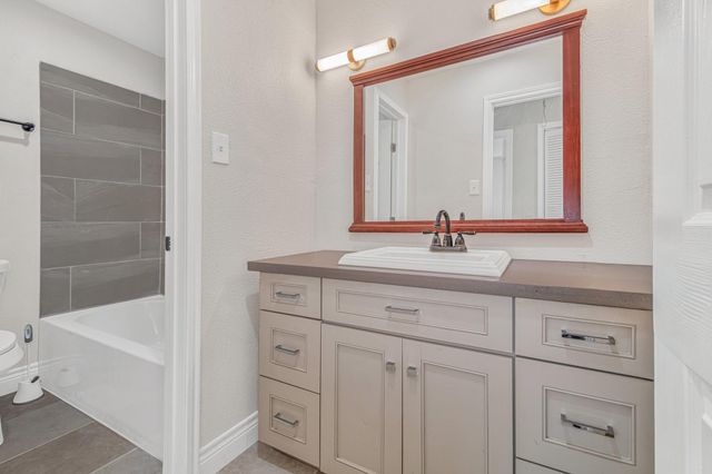 5026 Court Road, Houston, TX 77053
