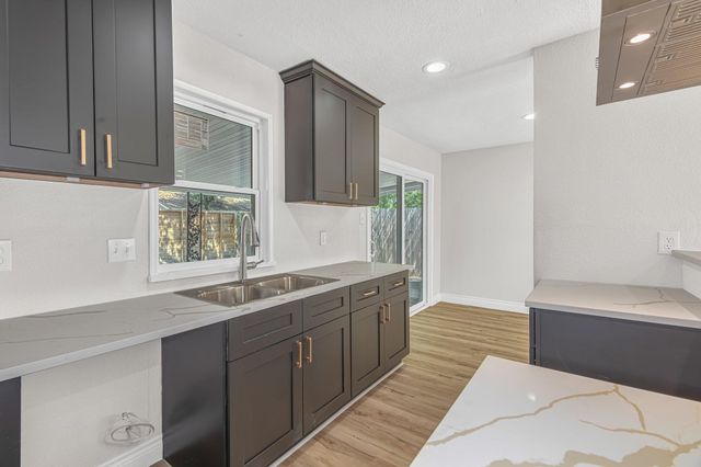 5026 Court Road, Houston, TX 77053