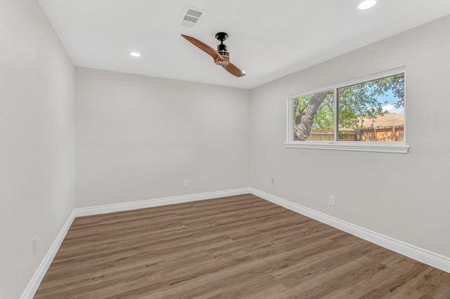 5026 Court Road, Houston, TX 77053