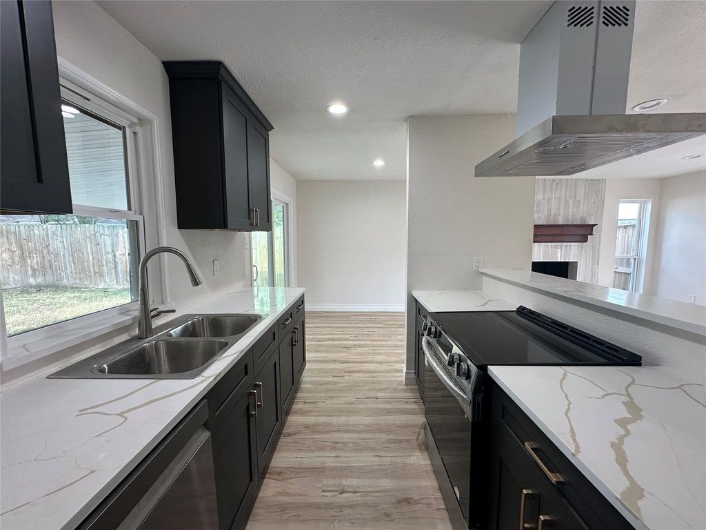 5026 Court Road, Houston, TX 77053
