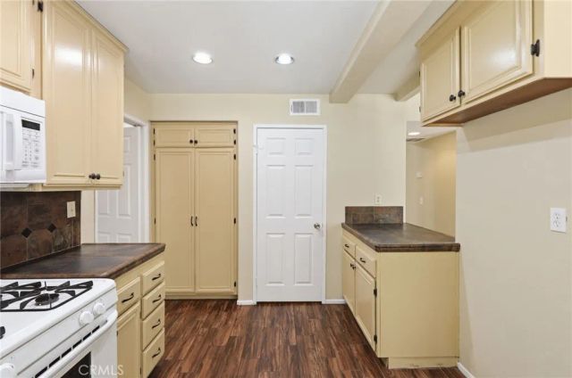 43155 22nd West, Lancaster, CA 93536