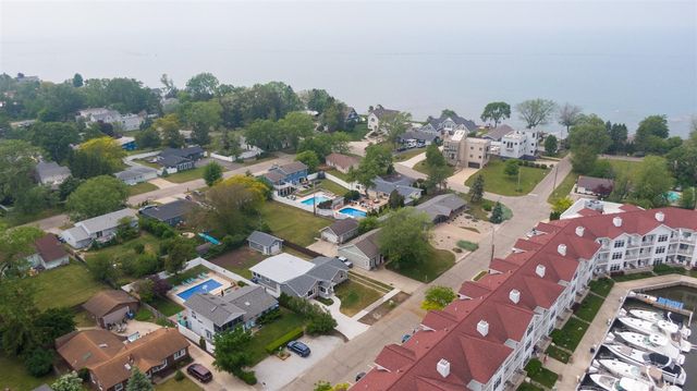 340 N Berrien Street, New Buffalo, MI 49117