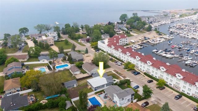 340 N Berrien Street, New Buffalo, MI 49117