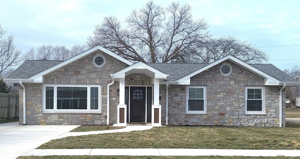 340 N Berrien Street, New Buffalo, MI 49117