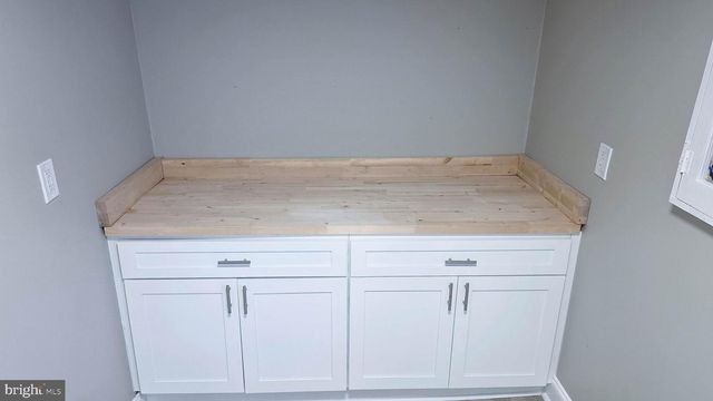 1112 ELMWOOD AVE, Sharon Hill, PA 19079