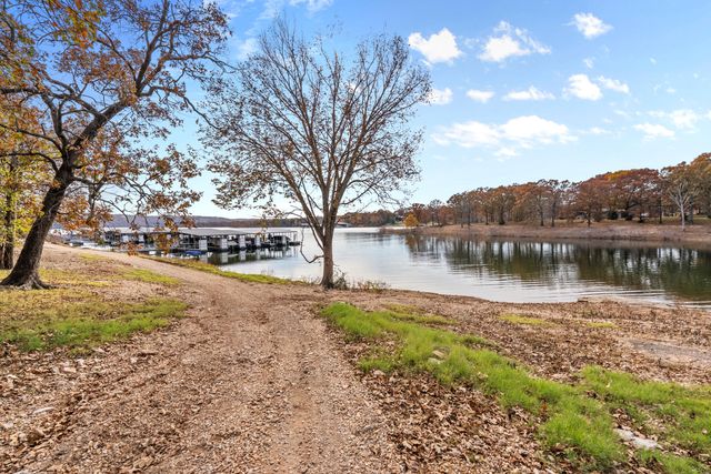 379 Navajo Trail, Kimberling City, MO 65686