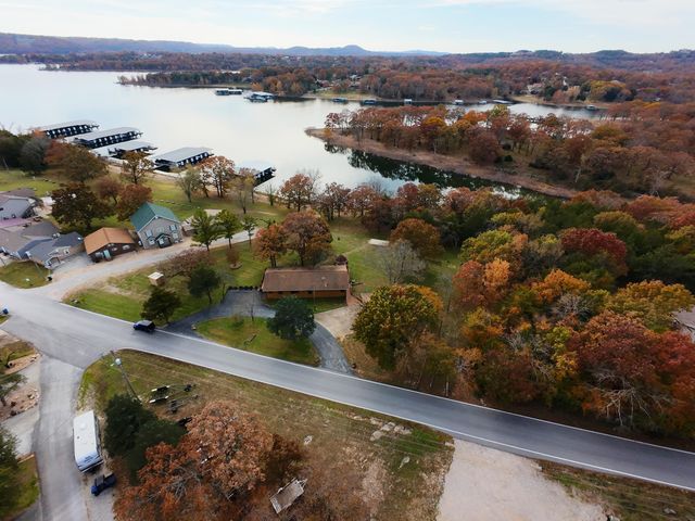 379 Navajo Trail, Kimberling City, MO 65686