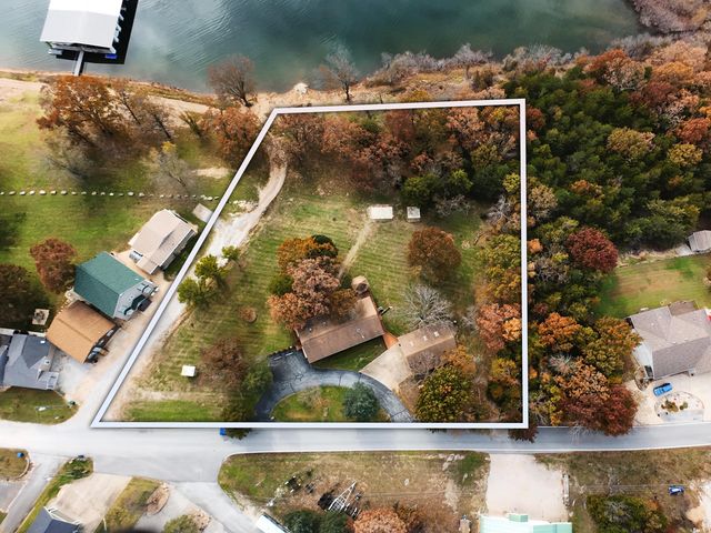 379 Navajo Trail, Kimberling City, MO 65686