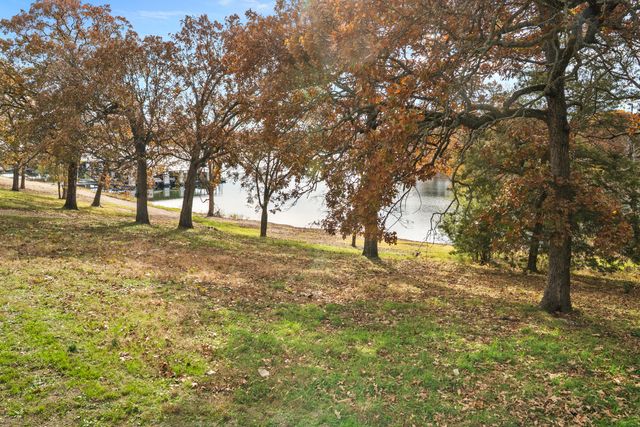 379 Navajo Trail, Kimberling City, MO 65686