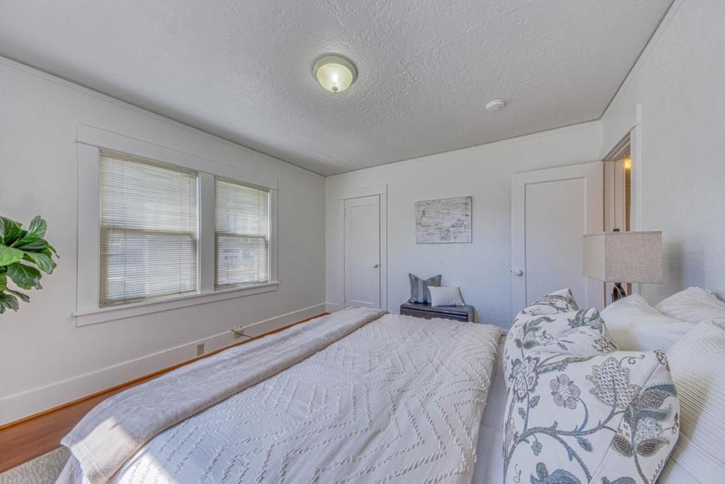Image 25 of property listing at 333 West Street, Salinas, CA 93901