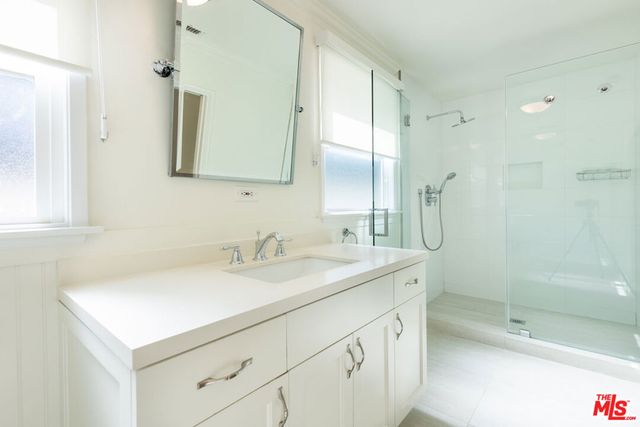 11350 Albata Street, Los Angeles, CA 90049