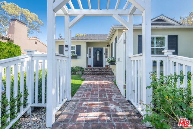 11350 Albata Street, Los Angeles, CA 90049