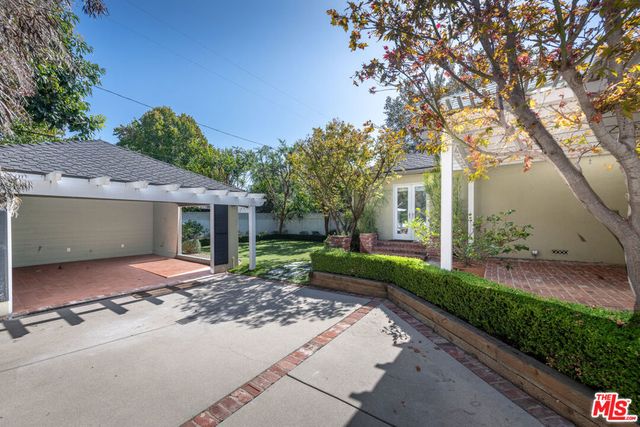 11350 Albata Street, Los Angeles, CA 90049