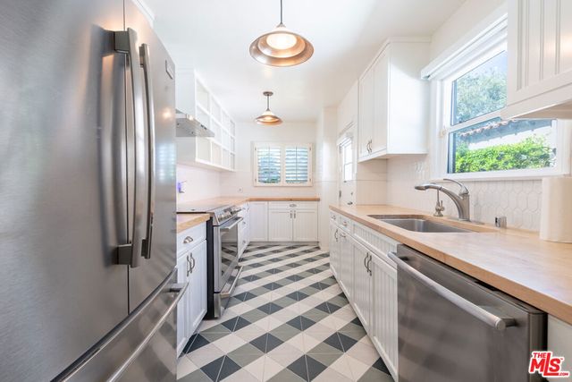 11350 Albata Street, Los Angeles, CA 90049