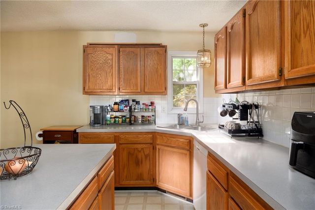 153 Union Pointe Lane, Lexington, NC 27295