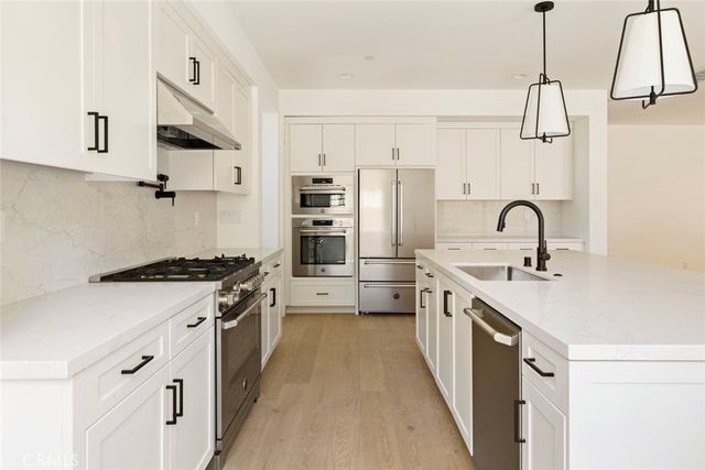 187 E Palm Street E, Altadena, CA 91001