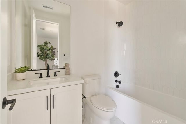 187 E Palm Street E, Altadena, CA 91001