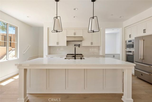 187 E Palm Street E, Altadena, CA 91001