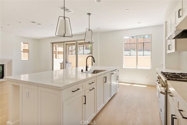 187 E Palm Street E, Altadena, CA 91001
