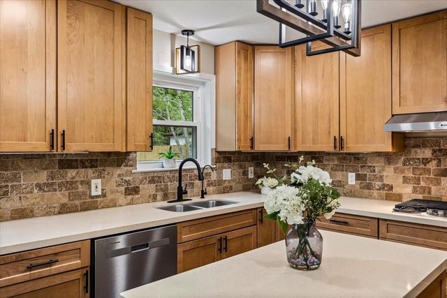 78 Shady Oak Court, Alvin, TX 77511