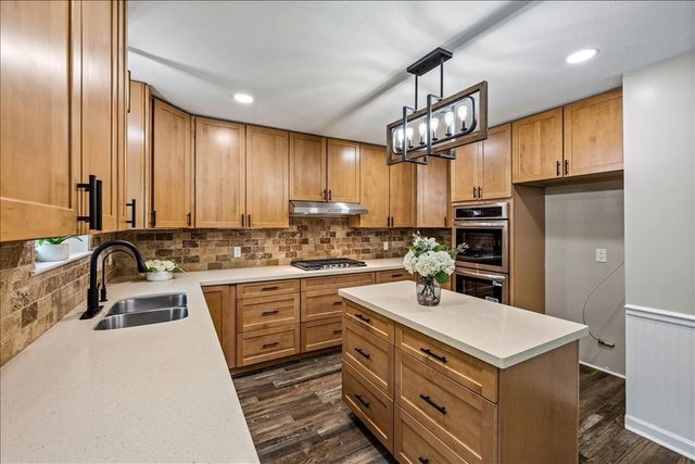 78 Shady Oak Court, Alvin, TX 77511