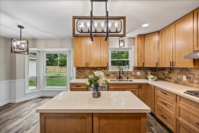 78 Shady Oak Court, Alvin, TX 77511