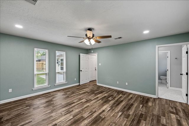 78 Shady Oak Court, Alvin, TX 77511