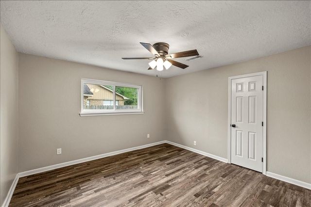 78 Shady Oak Court, Alvin, TX 77511